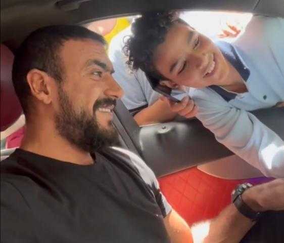 «اللي جاي نار».. مظاهرة في حب أحمد العوضي بشوارع عين شمس