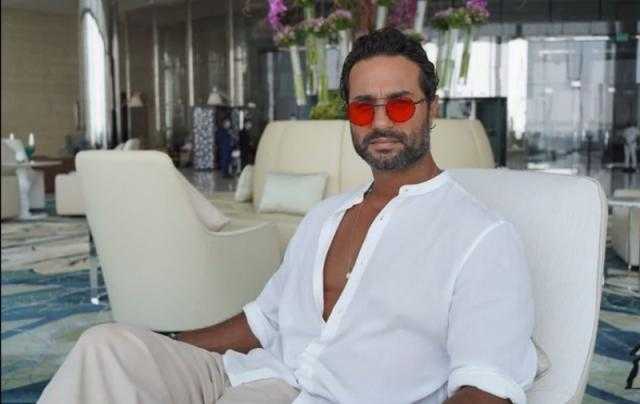 كريم فهمي: «متفائل بنجاح مسلسل أزمة منتصف العمر»