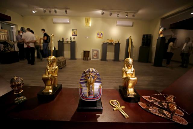 مصنع المستنسخات الأثرية بمدينة العبور