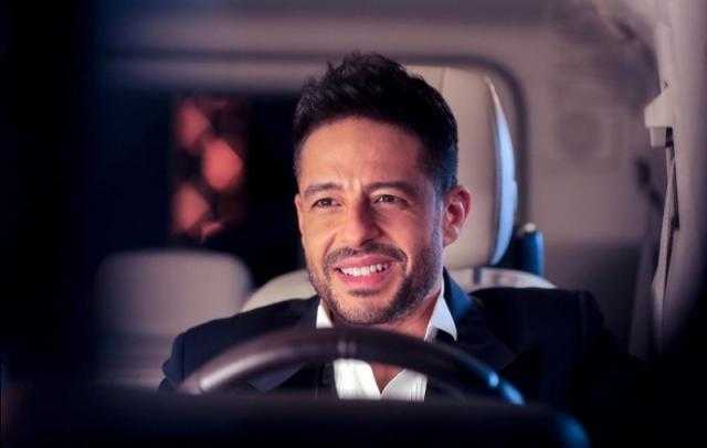 محمد حماقي يشارك جمهوره بصورة من كواليس «جمالها استثنائي»