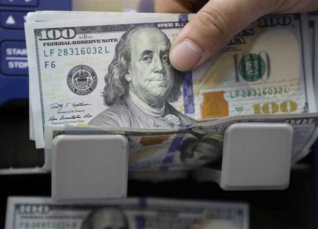 تراجع الدولار أمام الجنيه في البنوك المصرية