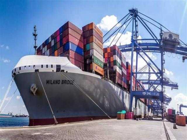 ميناء دمياط يستقبل 28 سفينة للحاويات والبضائع العامة خلال الـ24 ساعة الماضية