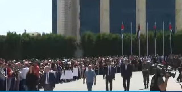 لحظة تشييع جثمان شيرين أبو عاقلة من مقر الرئاسة الفلسطينية.. فيديو