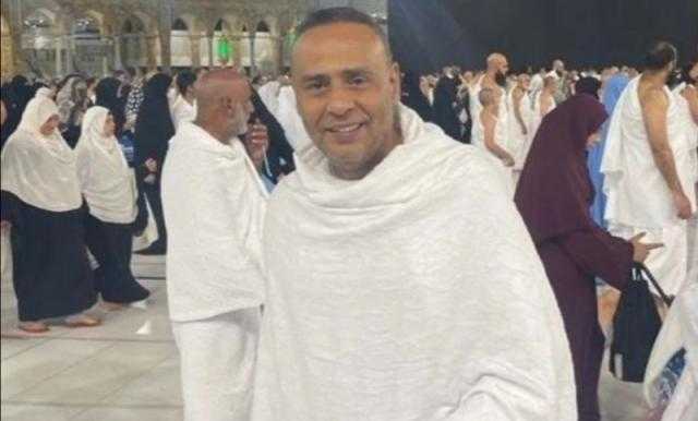 محمود عبد المغني يؤدي مناسك العمرة «صور»