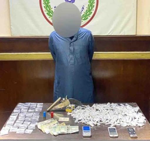 ضبط تاجر هيروين بحوزته أسلحة وذخيرة بعين شمس