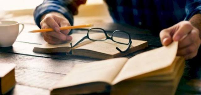 استشاري يكشف عن طرق بسيطة لاسترجاع المواد قبل الامتحانات «فيديو»