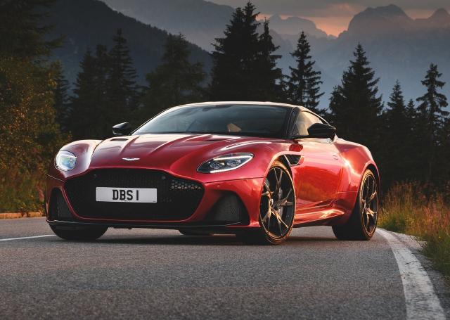 أستون مارتن DBS موديل 2022