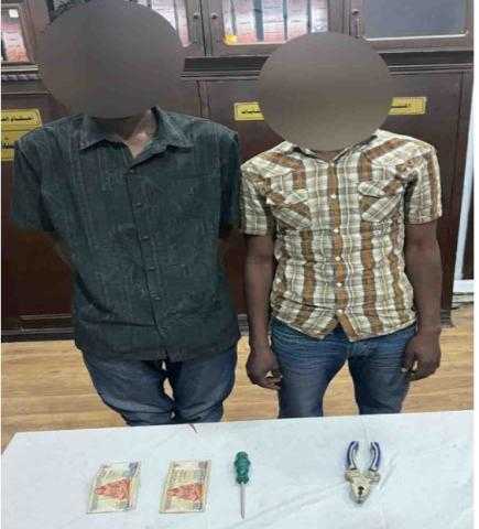 أجنبيان وراء سرقة شخص بالإكراه في الموسكي