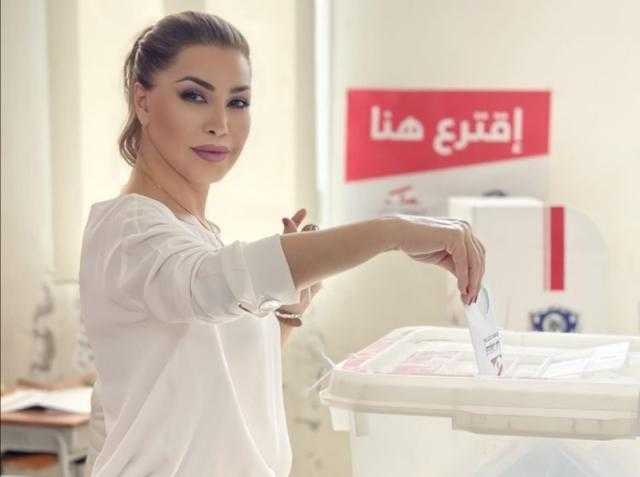شاهد.. نوال الزغبي تدلي بصوتها في انتخابات لبنان