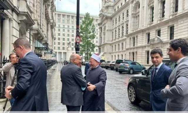 مفتي الجمهورية يصل إلى لندن لإلقاء خطاب أمام مجلسي العموم واللوردات البريطاني