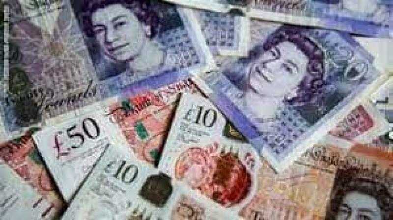 أزمات الاقتصاد البريطاني تهبط بالاسترليني أمام الدولار