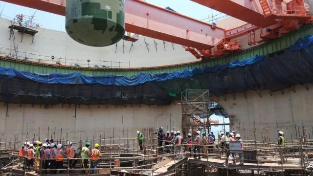 «روساتوم» تعلن تركيب وعاء مفاعل وحدة الطاقة الثالثة بمحطة «كودانكولام» الكهروذرية