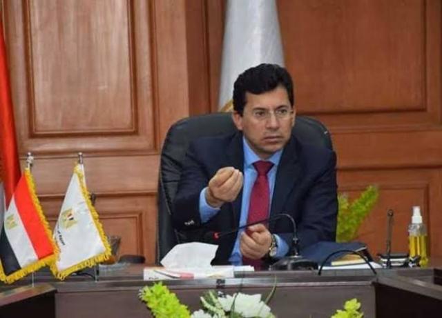 أشرف صبحي يؤكد أهمية مشاركة مصر في ملتقى لندن للعلماء الشباب