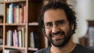 مصادر مطلعة تكشف عن وضع علاء عبدالفتاح في مركز الإصلاح والتأهيل