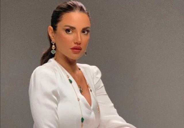 درة تحتفل بانتهاء تصوير مسلسل «المتهمة» بصحبة فريق العمل