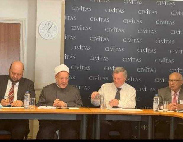 المفتي من لندن: مستعدون للمشاركة في وسائل الإعلام البريطانية