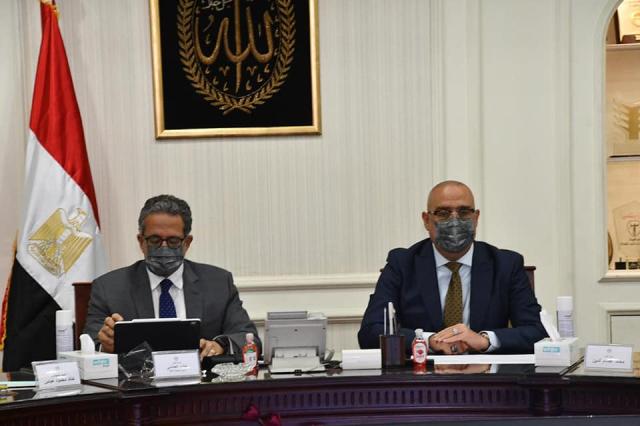 وزيرا الإسكان والسياحة