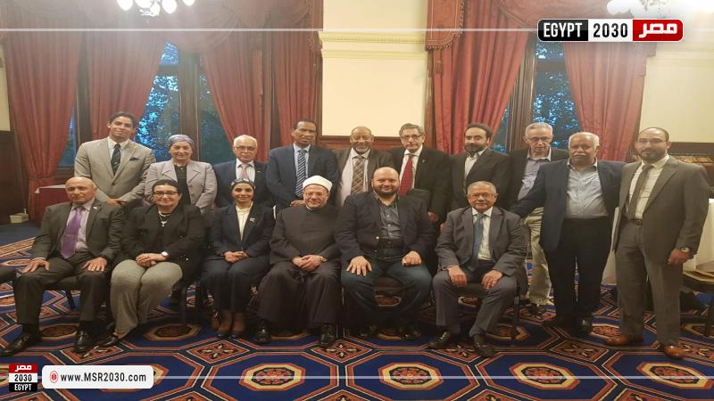 مفتي الجمهورية أثناء لقاءه برموز الجالية المصرية في بريطانيا 