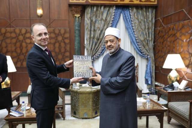 الإمام الأكبر وسفير بلغاريا