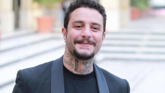 أحمد الفيشاوي يشارك جمهوره بصورة من كواليس «الشيخ چاكسون»