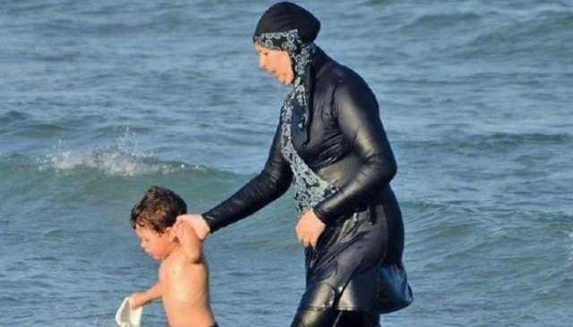 غرف السياحة عن منع ارتداء البوركيني: الأجانب بيشتكوا منه.. فيديو