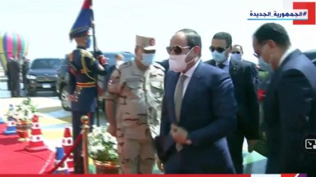 شاهد .. لحظة وصول الرئيس مقر افتتاح مشروع مستقبل مصر للإنتاج الزراعي