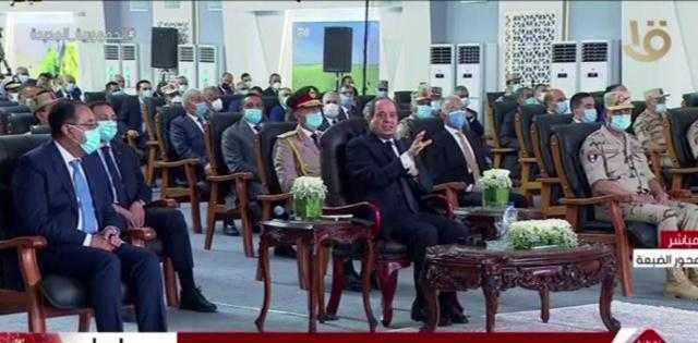 السيسي ينفعل: «أوعى تحط رجل على رجل وتتكلم وأنت متعرفش»