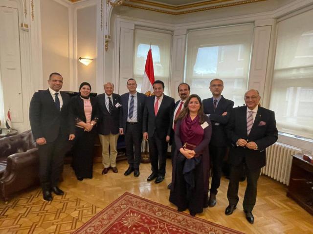القائم بأعمال وزير الصحة في بريطانيا 