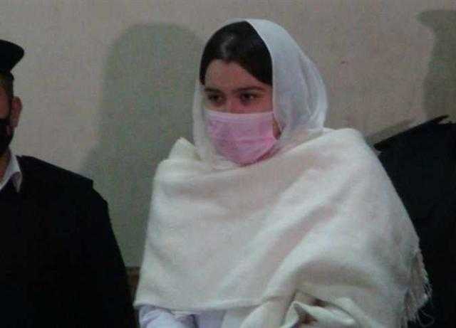 النيابة: رصد 6 فيديوهات لحنين حسام ترقص مع زلابية