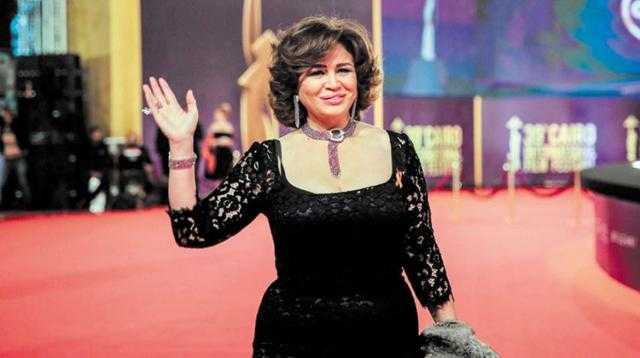 إلهام شاهين: «تجربة النقاب مزعجة جدًا.. كنت مخنوقة»