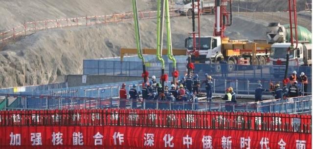 بدء صب «الخرسانة الأولى» بموقع بناء وحدة الطاقة الرابعة بمحطة «سويدابو» النووية