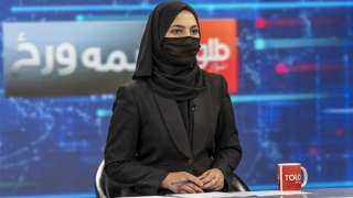 مذيعة تقدم نشرة الأخبار بالنقاب «فيديو»