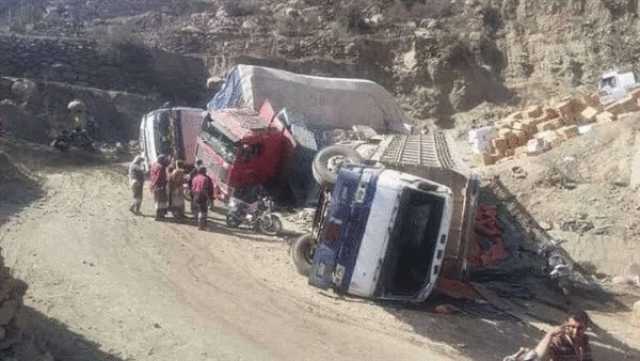 مشاهد مفجعة لسقوط شاحنات من أعلى الجبال باليمن «فيديو»