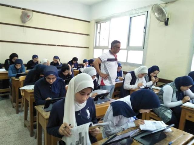 طلاب أولى ثانوي