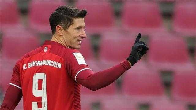 وكيل ليفاندوفسكي يسخر منه بسبب رغبته في اللعب لهذا النادي