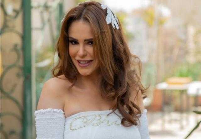 شاهد | احتفال دنيا عبد العزيز بليلة الحنة بحضور أصدقائها