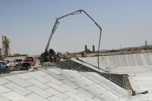 جانب من مشروعات الصرف الصحي بمركز أبوتشت