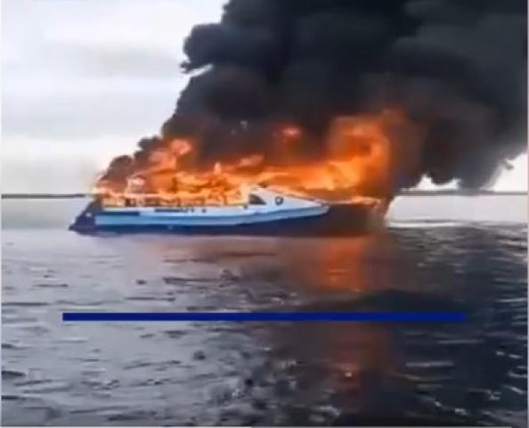 قتلى ومفقودين.. النيران تلتهم عبارة ركاب فلبينية وسط البحر «فيديو»