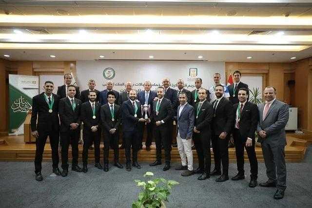 «البنك الأهلي» يحتفل بفريق ناديه لكرة الصالات بعد التتويج بكأس مصر لأول مرة