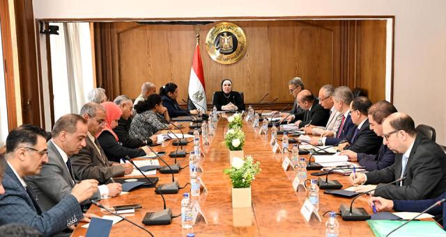 جانب من اجتماع وزيرة الصناعة والتجارة