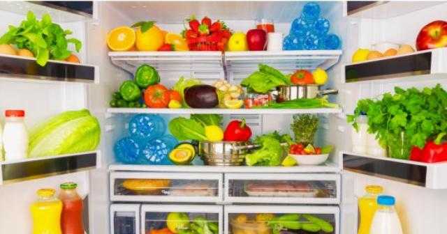 تسبب أمراض خطيرة.. احذر تخزين الأطعمة بهذه الطريقة «فيديو»