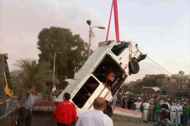 مصابو حادث سقوط أتوبيس في ترعة بالمنيا يفجرون مفاجأة عن تهديد السائق لهم