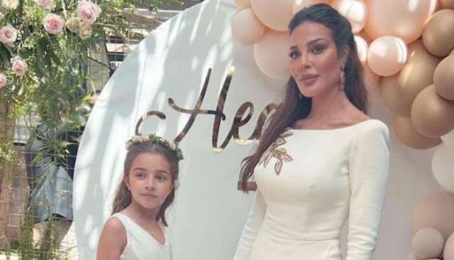 نادين نسيب نجيم في المناولة الأولى لابنتها