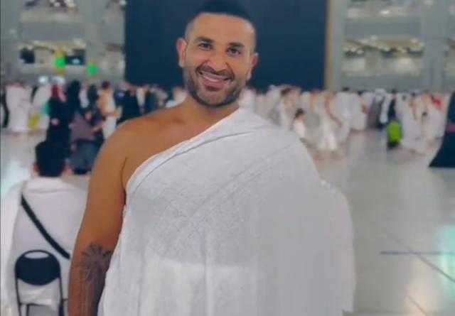 وشم في العمرة يُعرض أحمد سعد لانتقادات لاذعة| التفاصيل الكاملة