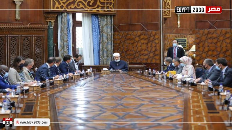 شيخ الأزهر مع وفد الكلية الملكية لدراسات الدفاع البريطاني