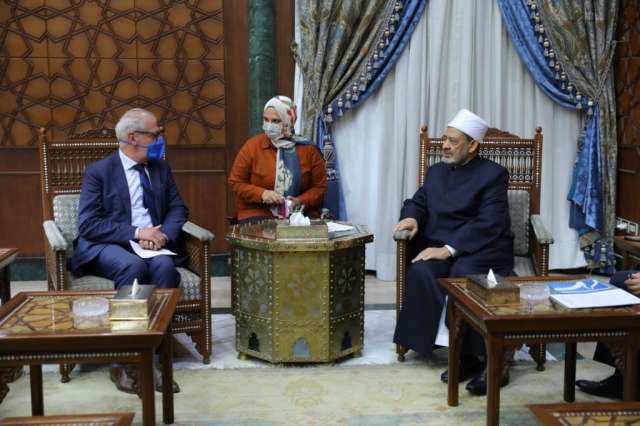 فضيلة الإمام الأكبر شيخ الأزهر خلال استقبال رئيس بعثة المنظمة الدولية للهجرة في مصر
