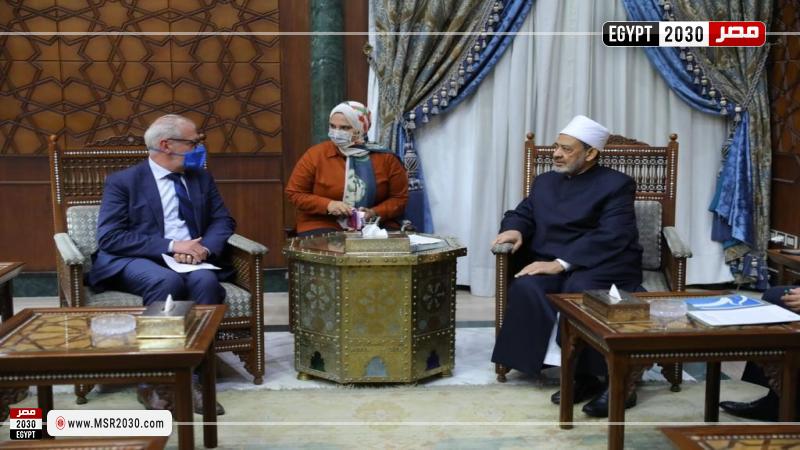 فضيلة الإمام الأكبر شيخ الأزهر خلال استقبال رئيس بعثة المنظمة الدولية للهجرة في مصر