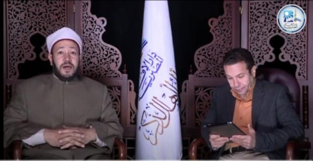 هل صلاة المرأة في غرفتها أفضل أم الصلاة في جميع أركان المنزل.. الإفتاء توضح «فيديو»