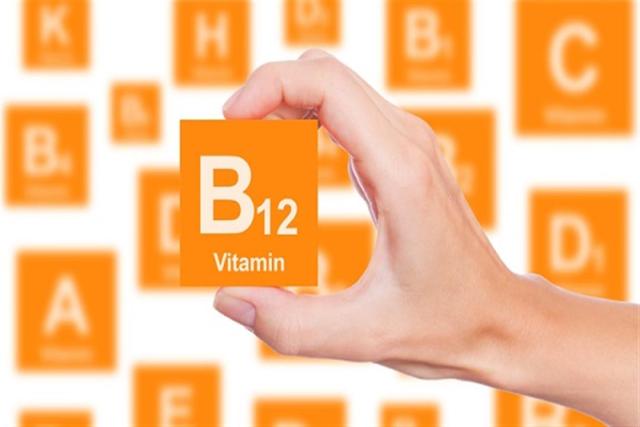  فيتامين B12 