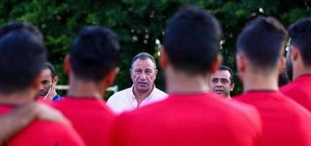 ناقد رياضي يوضح كواليس رسالة الخطيب للاعبي الأهلي قبل مباراة الوداد